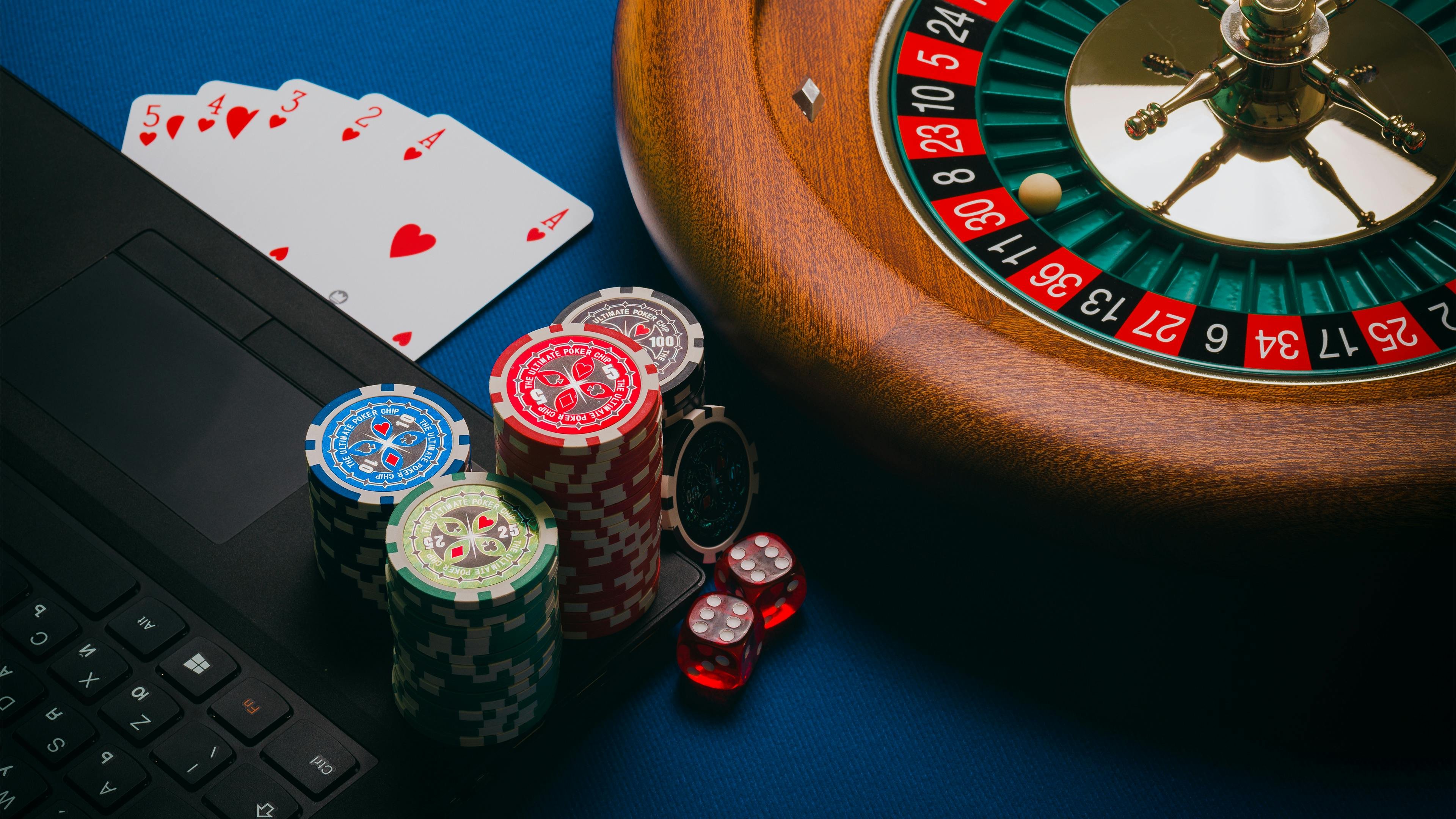 Pengguna menggunakan sistem login aman dan cepat di bandarbola885
